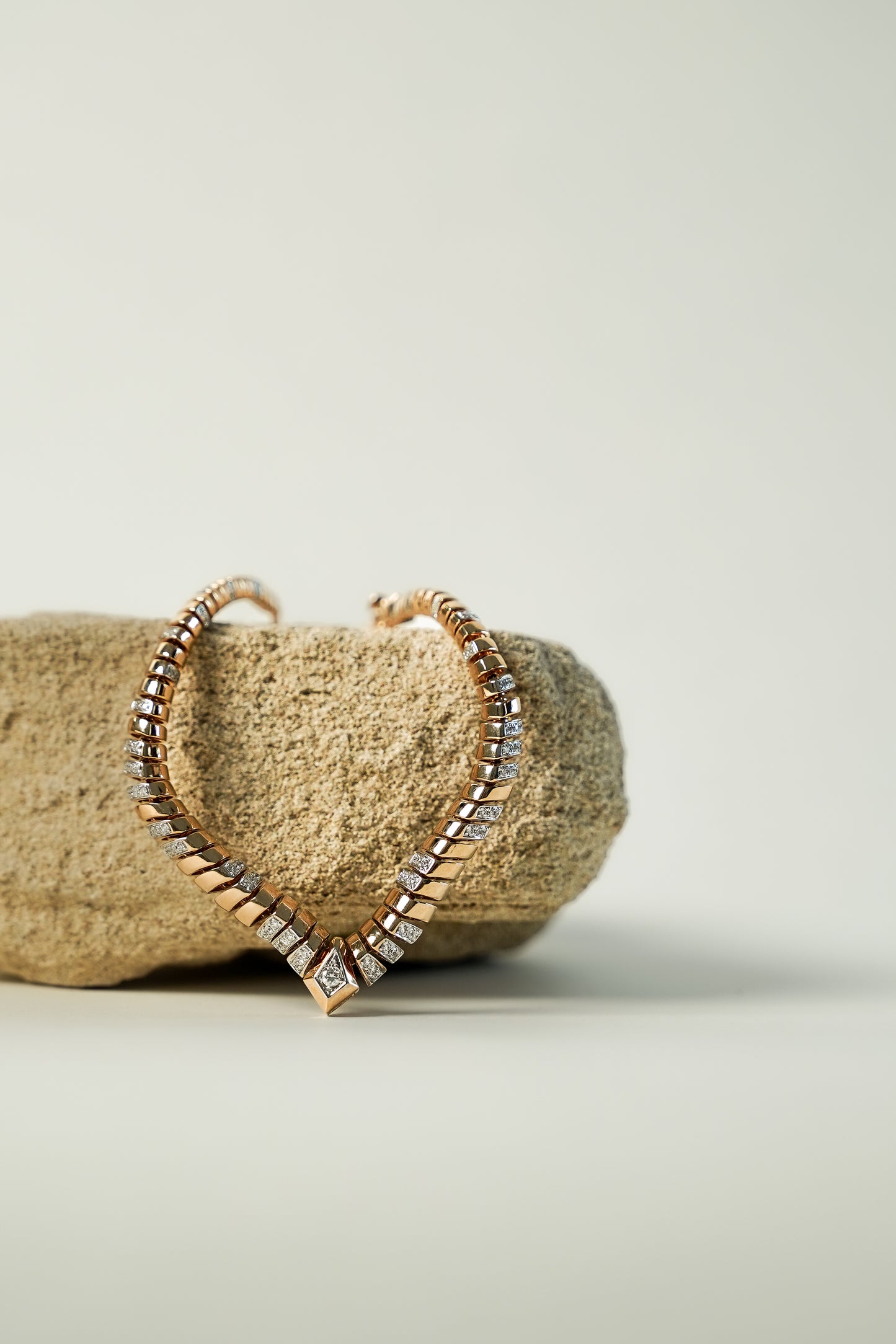 Coil Diamond V Rope Choker