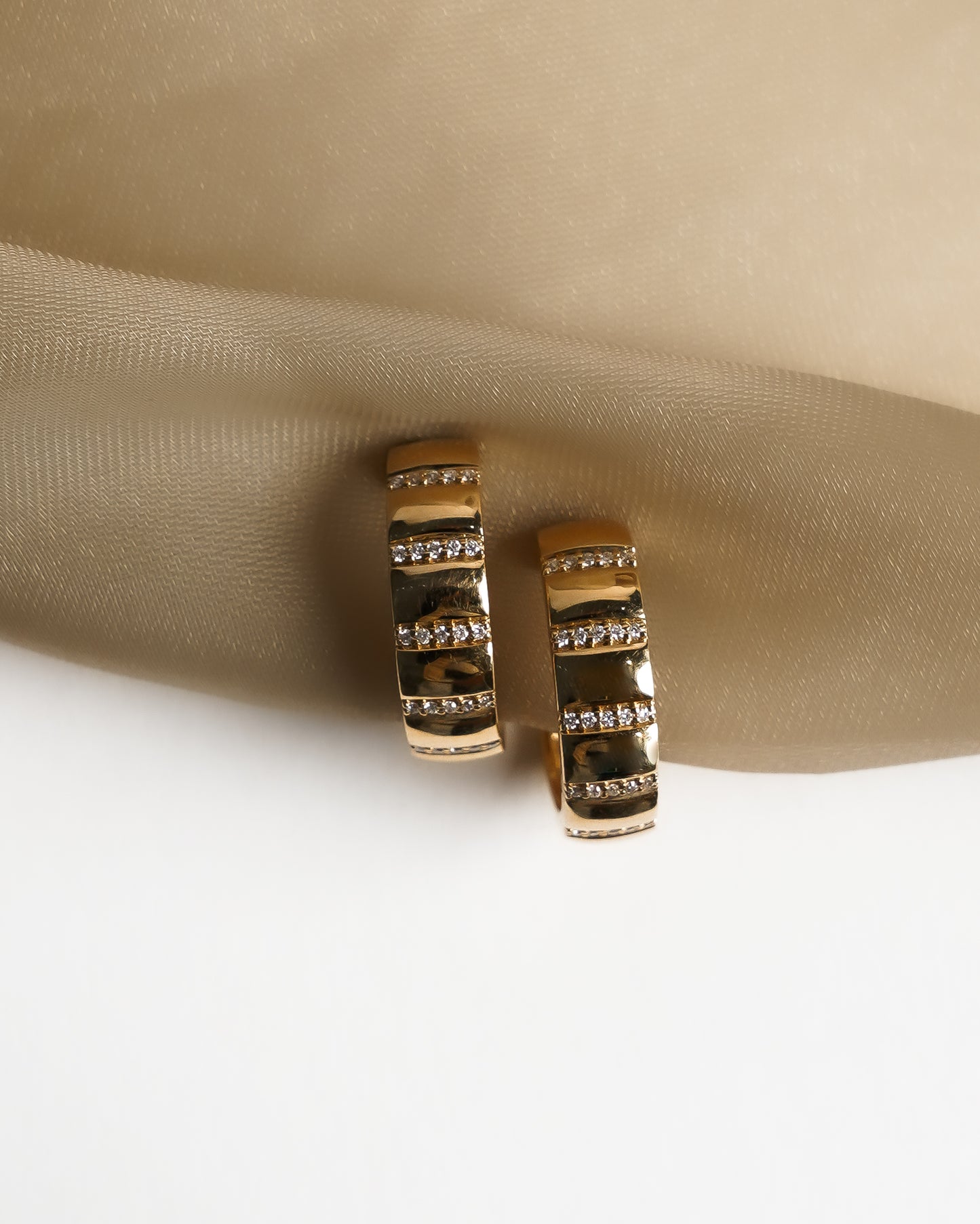 Lind Diamond Huggies